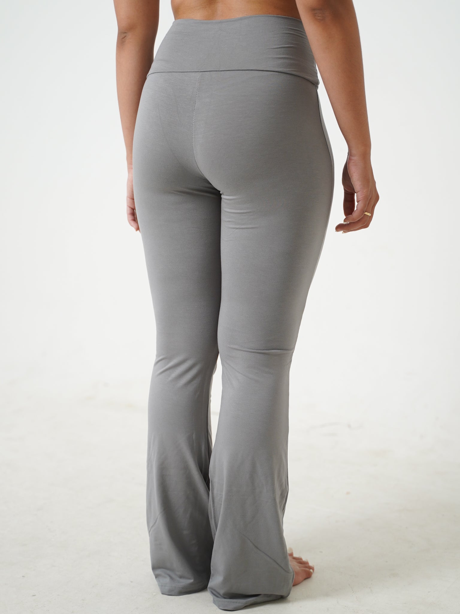 ARUNA Pants in Grey