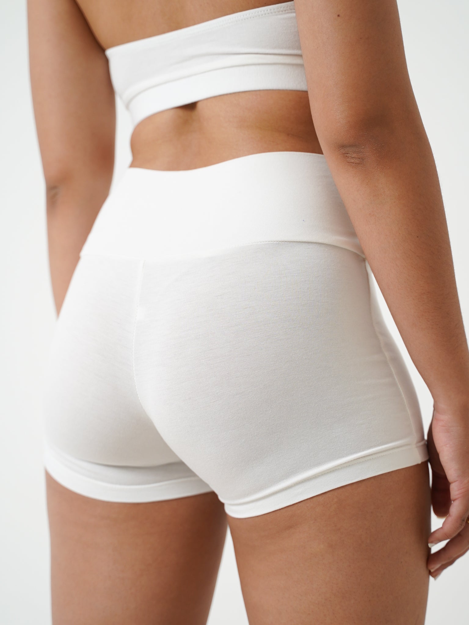 SURYA Shorts in White